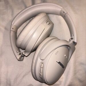 Bose QuietComfort Wireless Headphones White Smoke